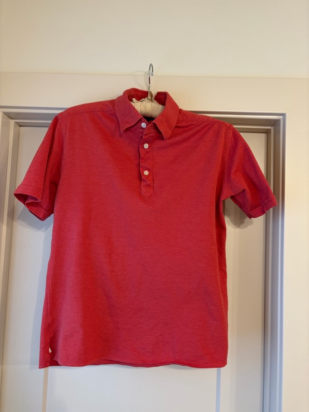 Men’s M rust-red polo